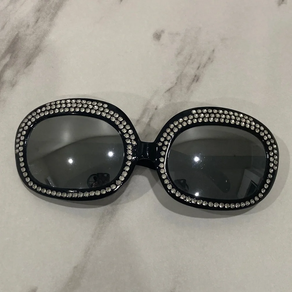 Rhinestone-Embellished Black Oversized Women's Sunglasses - Picture 4 of 16